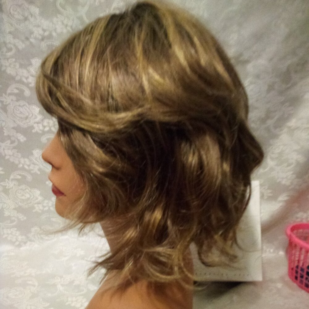 Stylish Brown Wavy Hair Wig